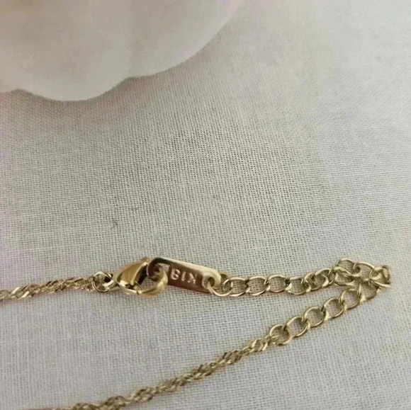 Fashionable, thin waterwave gold, 18k plated, tarnis free 18-inch necklace - Picture 2 of 5